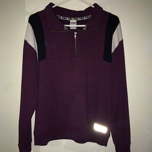 Hoodless sweatshirt, half zip up.